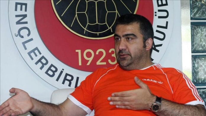 Ümit Özat istifa etti Ümit Özat istifa etti