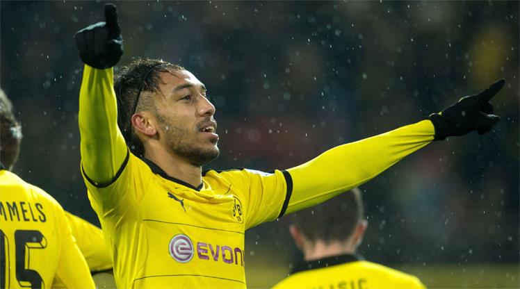 Dortmund’u Aubameyang taşıdı