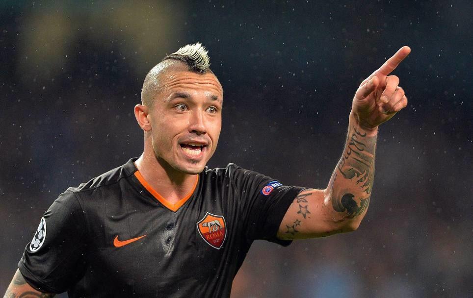 Chelsea Nainggolan'ı alıyor