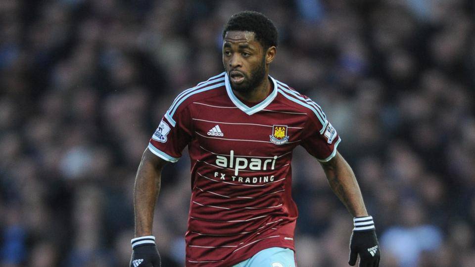 Alex Song veto yedi