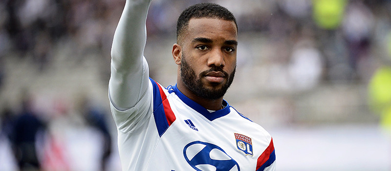 Barcelona’da Lacazette hareketliliği