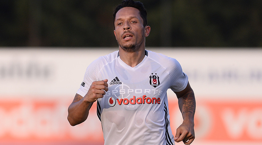 besiktas-adriano-sakatlik-durumu