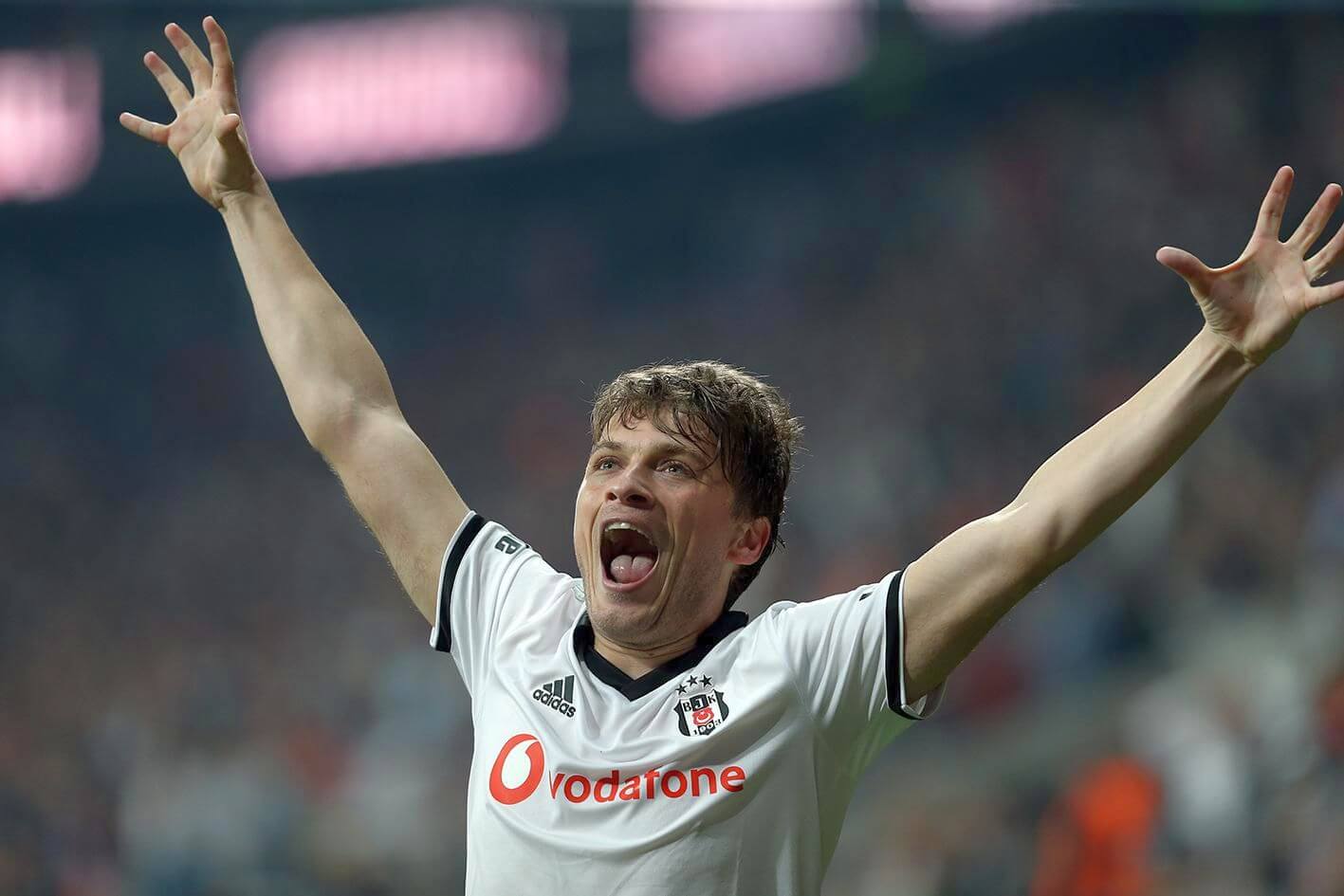 Beşiktaş Adem Ljajic’in bonservisini aldı